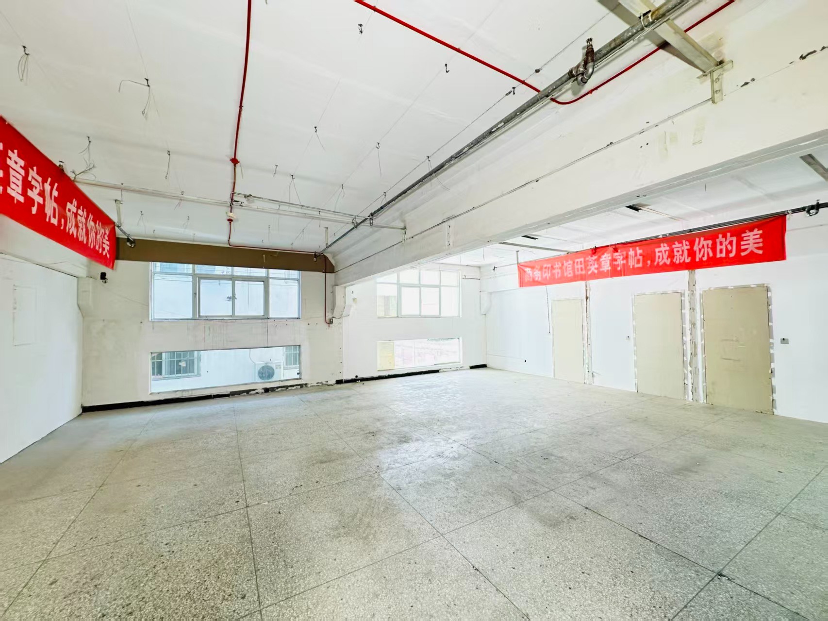 东环路辅路重点吸引人工智能应用、数字经济、电商直播、智能制造服务、软件开发、科技创新企业及创业团队入驻